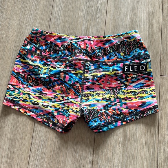 FLEO Shorts - Picture 2 of 2